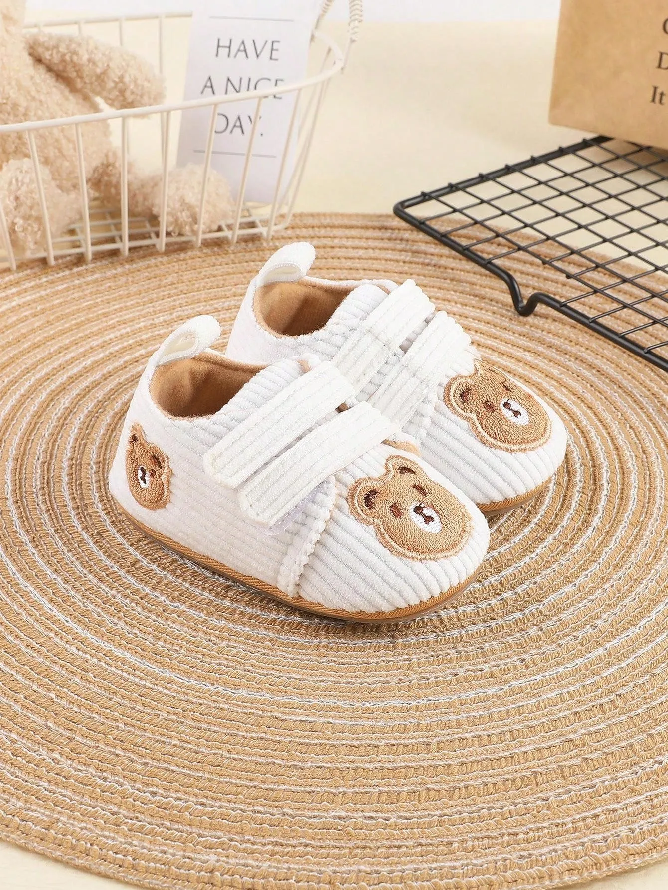 1pair Boys' Cartoon Bear Corduroy Sneakers With Flat Sole Fashionable For Parties And Cute For Sports-FD