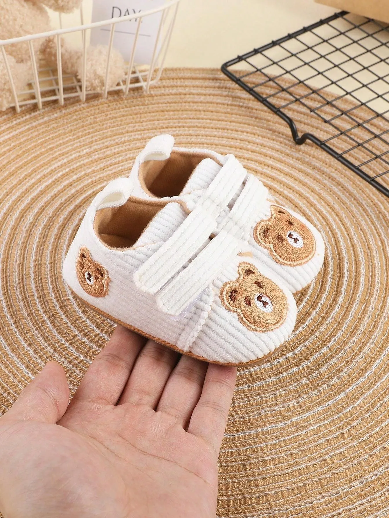 1pair Boys' Cartoon Bear Corduroy Sneakers With Flat Sole Fashionable For Parties And Cute For Sports-FD