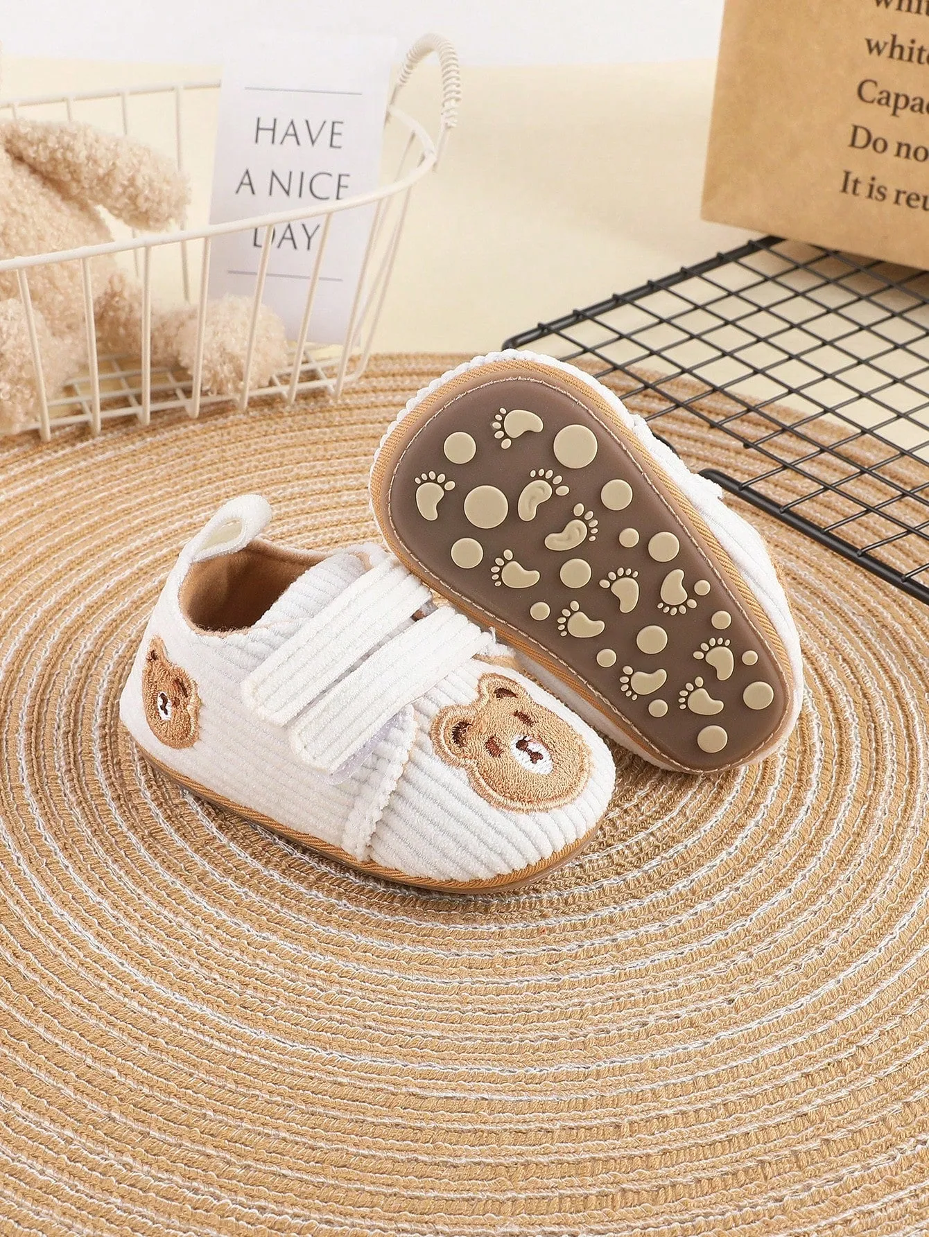 1pair Boys' Cartoon Bear Corduroy Sneakers With Flat Sole Fashionable For Parties And Cute For Sports-FD