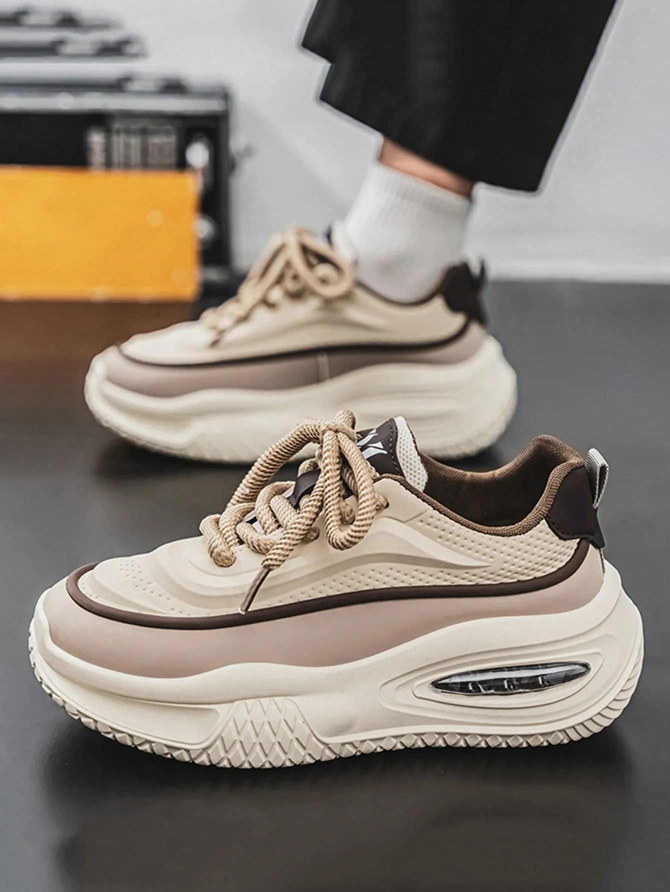 2024 New Casual Men Shoes Niche Low-Top Design Fashionable Thick Sole Sneakers Colorblock Athletic Shoes