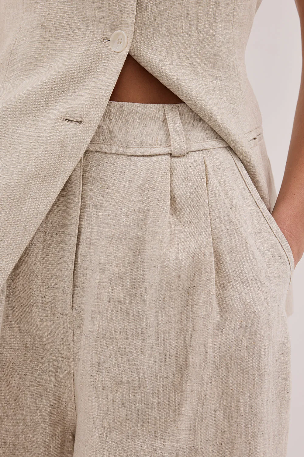 KAYLA NATURAL LINEN BERMUDA SHORT