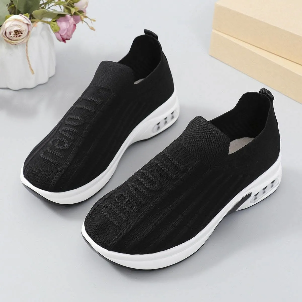 Round toe mesh loafers for women