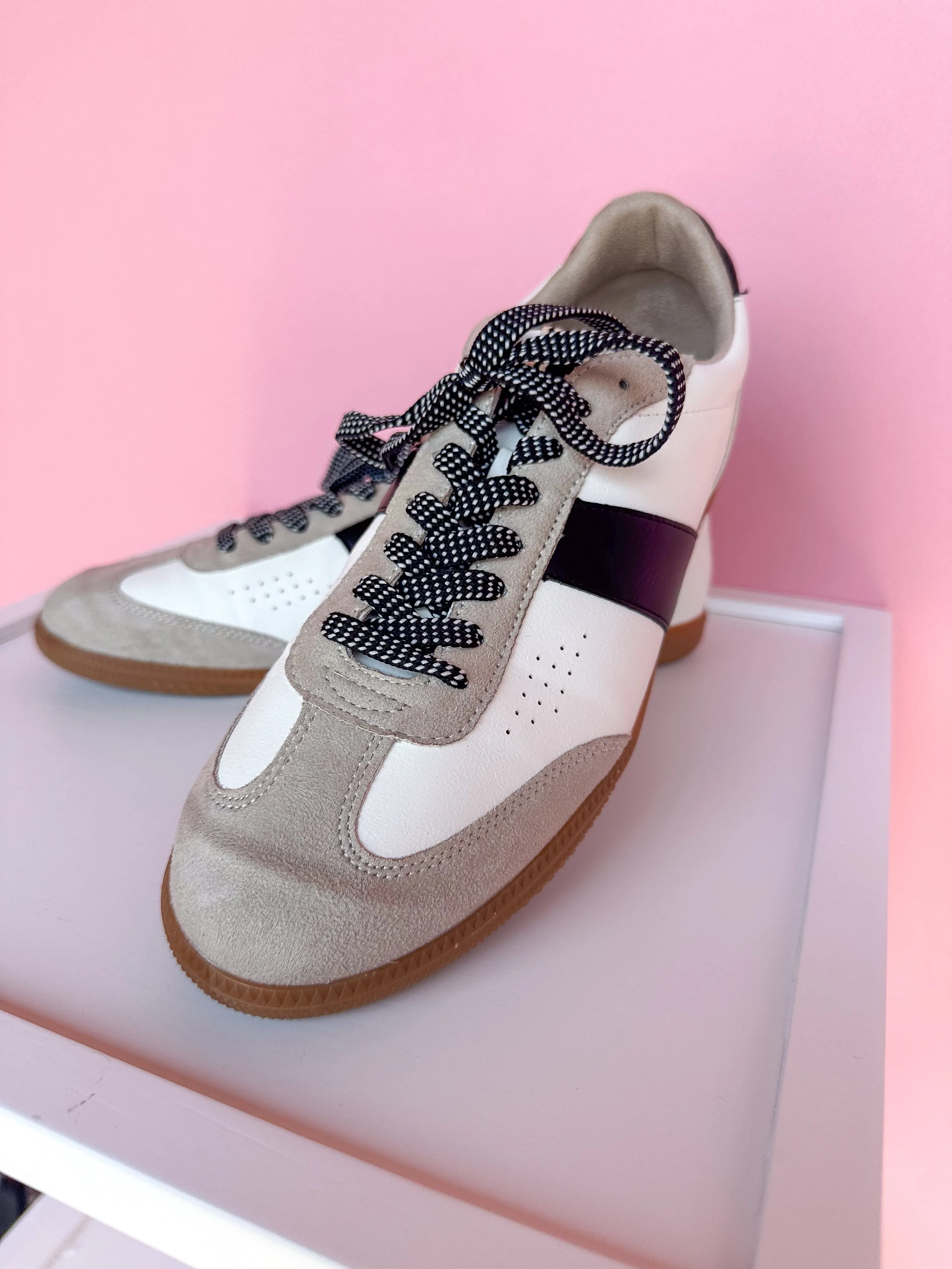 ShuShop | Sydney - Black And White
