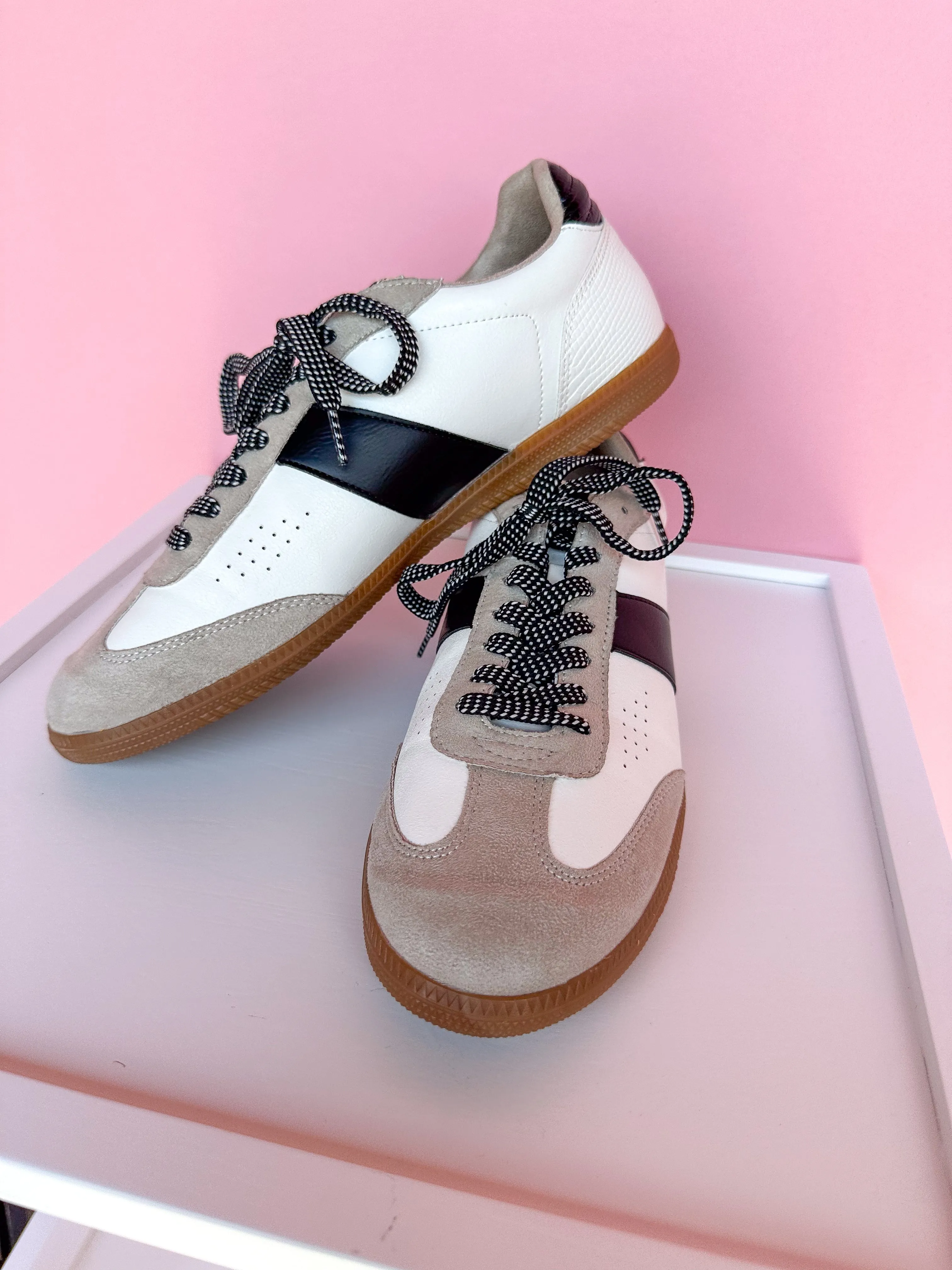 ShuShop | Sydney - Black And White