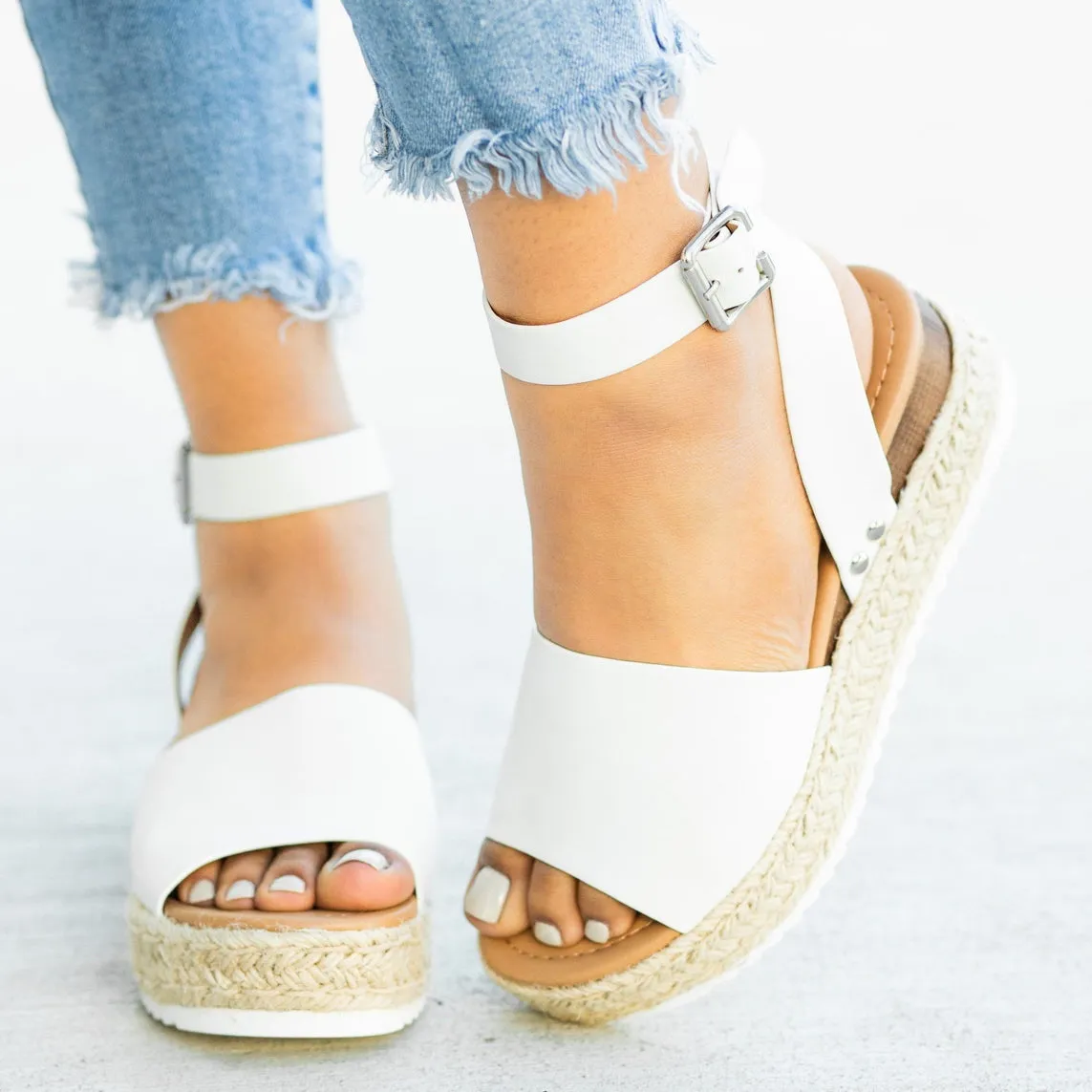 Soda Topic Open Toe Buckle Ankle Strap Espadrilles Flatform Wedge Casual Sandal (6.5, Off White)