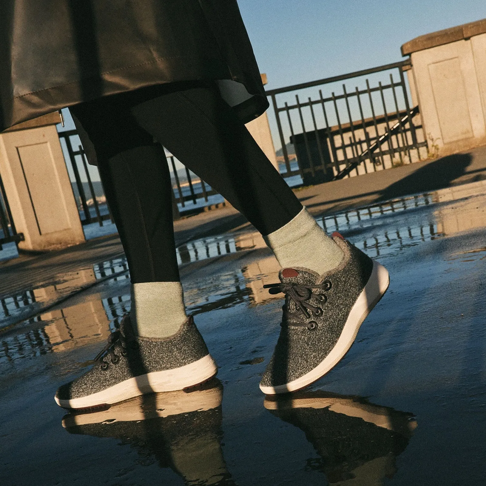 Women's Wool Runner Mizzles - Dark Grey (Natural White Sole)